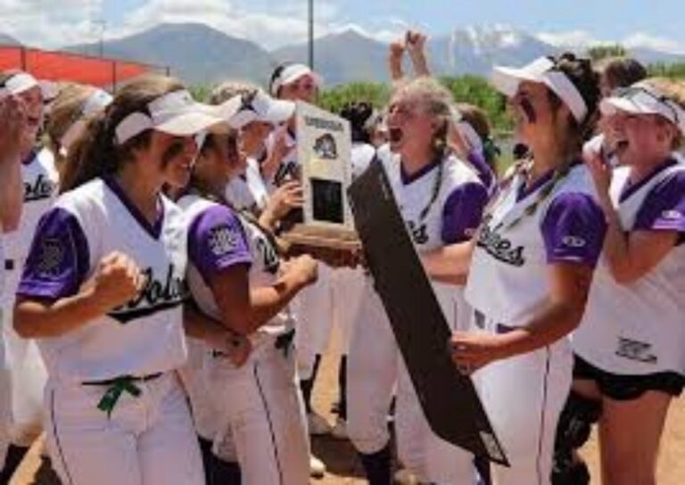 Unbelievable Turnaround: High School Softball Team’s Last-Minute Victory Stuns Rivals and Fans Alike